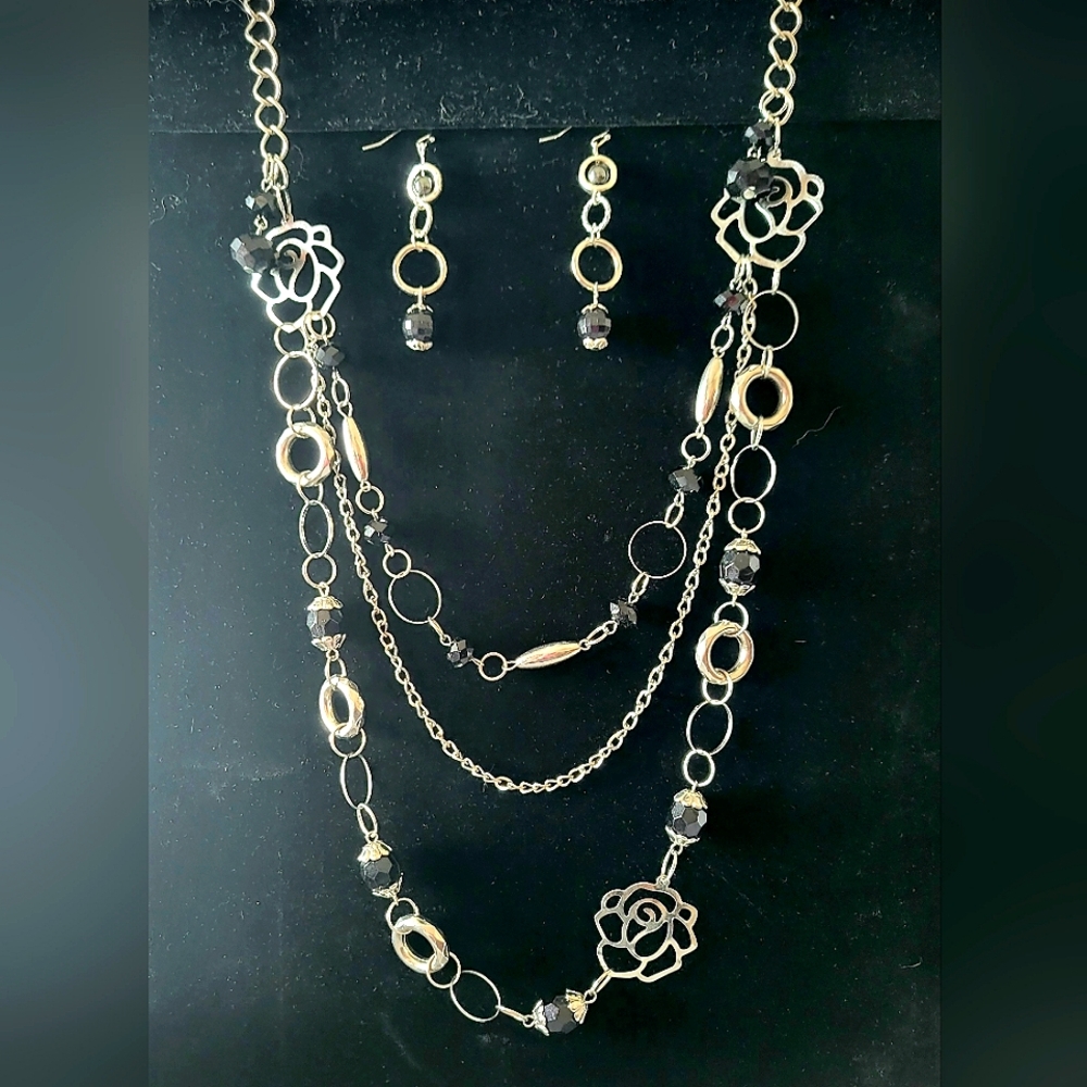 Beautiful hand made necklace and earrings set